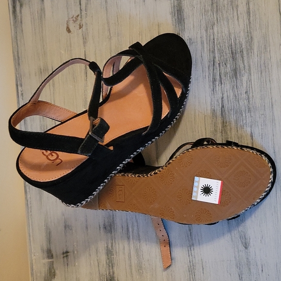 Ugg Melissa size 10 Suede Wedge Sandal - Picture 7 of 8